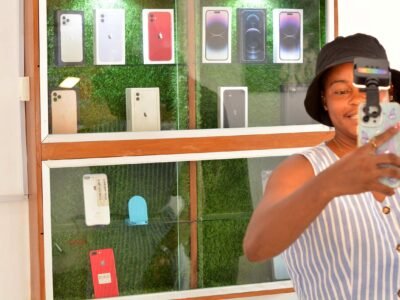 Iphone World