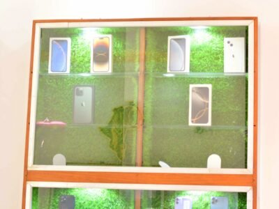 Iphone World